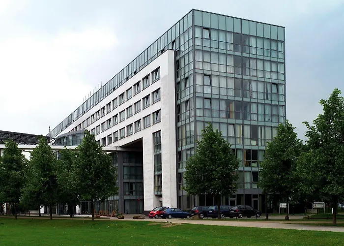 إن إتش مدينة فندق 4*