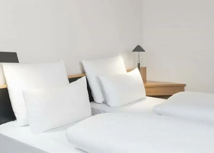 إن إتش مدينة فندق 4*